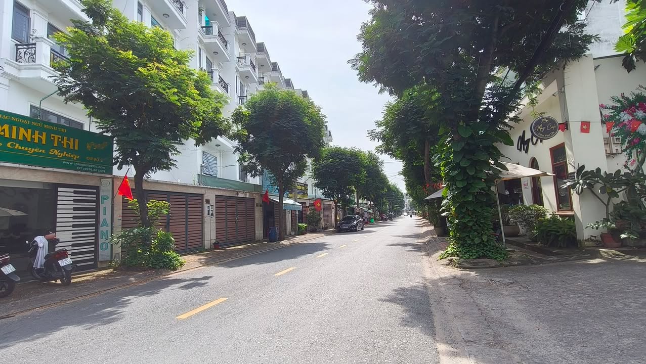 Nhà mặt tiền kinh doanh đường Nguyễn Thị Xinh, Q12, 320m² giá 13.86 tỷ - Cơ hội đầu tư tuyệt vời!