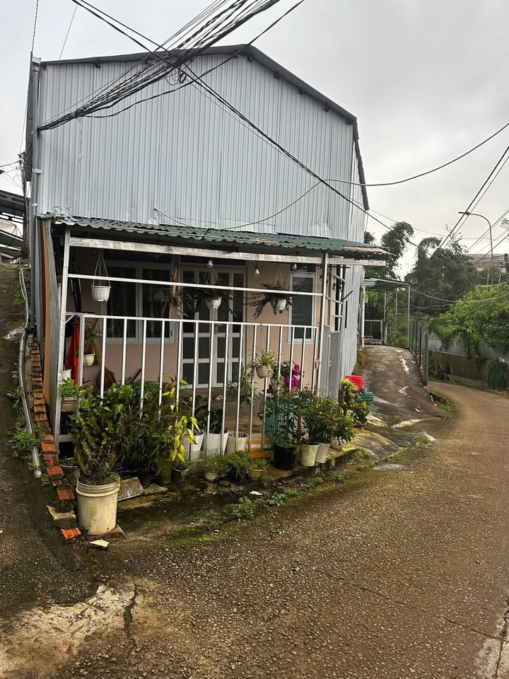 Nhà nguyên căn đường Hàn Thuyên, Đà Lạt 1 trệt 1 gác - Giá 4 triệu/tháng