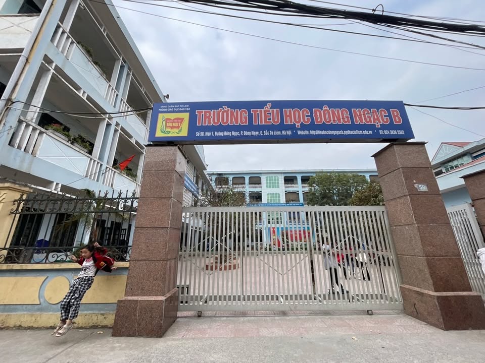 Nhà riêng Đông Ngạc 33m² giá 2 tỷ - Sổ đỏ chính chủ, gần chợ và trường học!