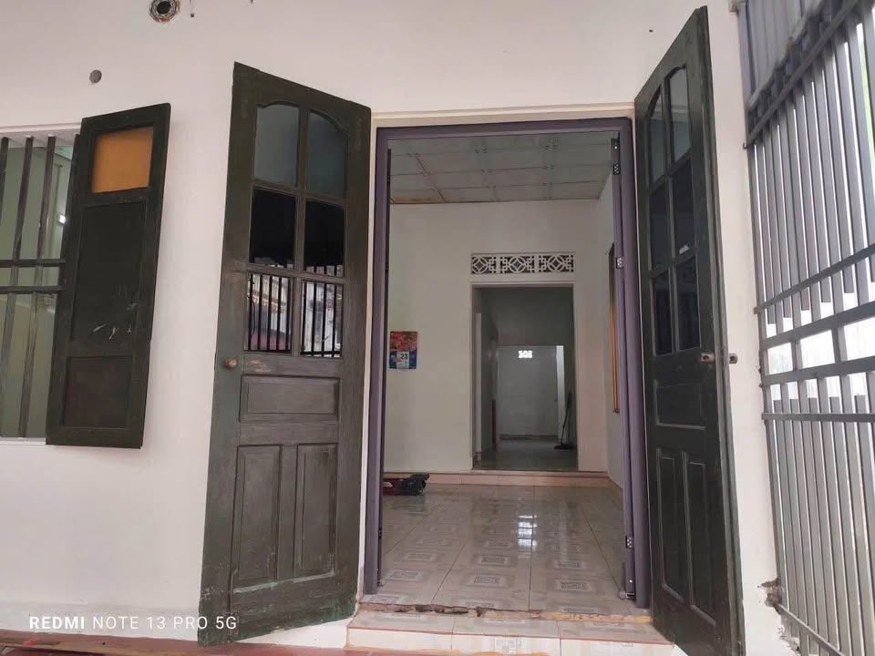 Nhà cấp 4 ngõ 497 Nguyễn Công Trứ, Bích Đào 99m² - Gần trường và chợ, thuận tiện giao thông!