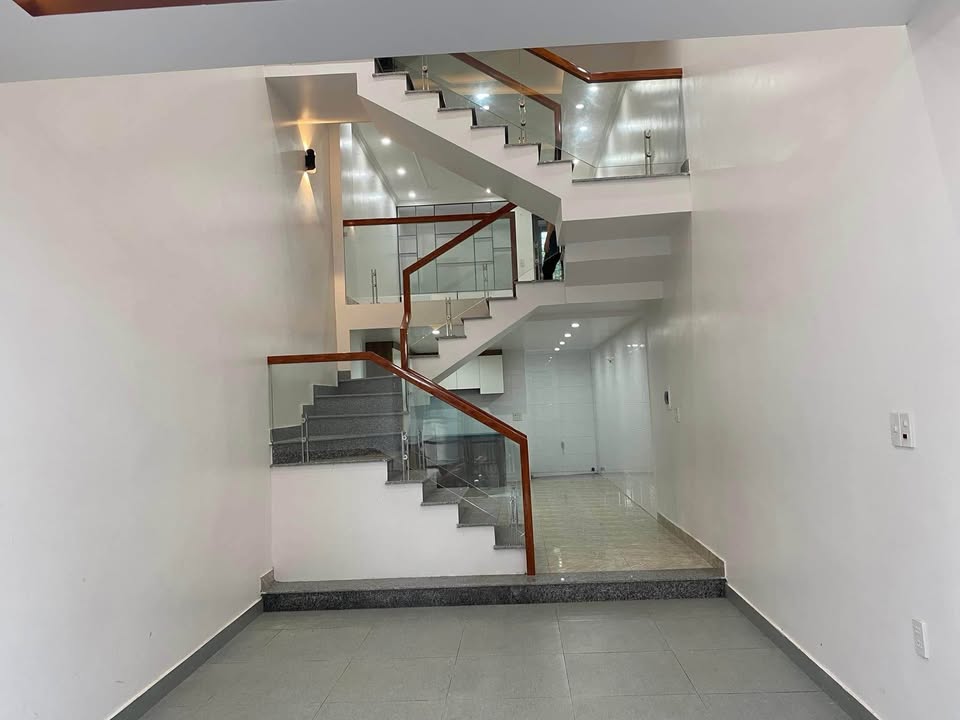 Nhà 3 tầng tại Hùng Vương, Hồng Bàng, Hải Phòng 53.2m² giá 2.6 tỷ - Chính chủ bán gấp!