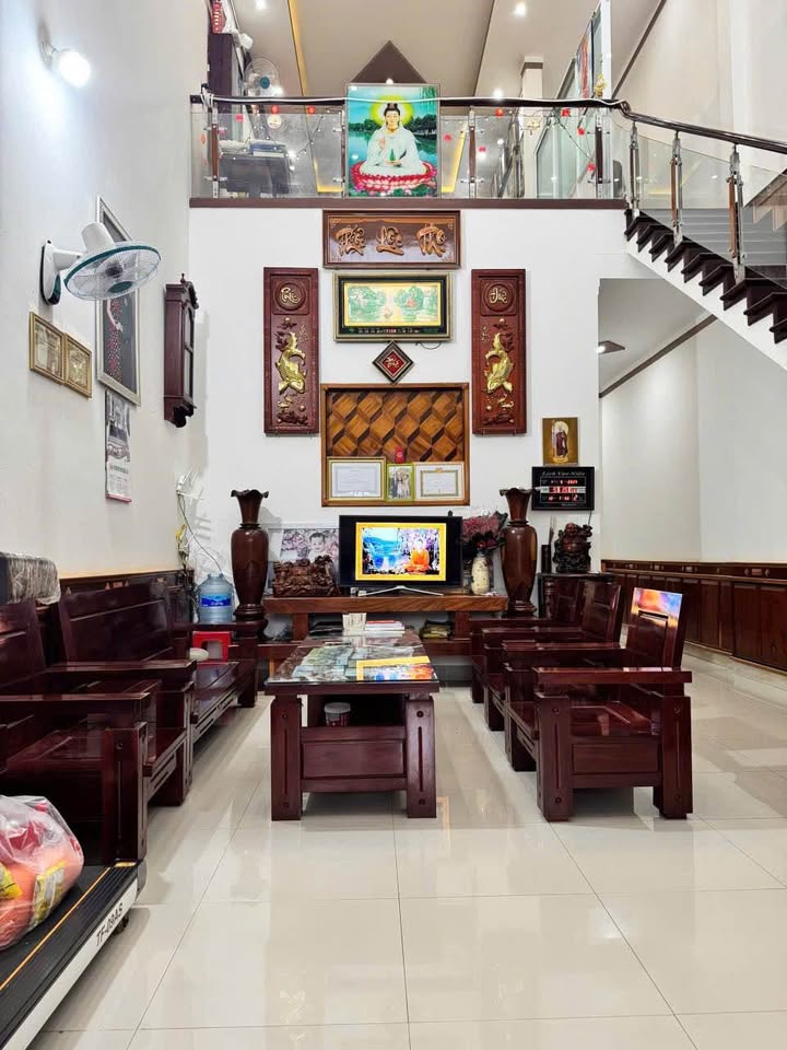 Nhà phố Hẻm 113 Nguyễn Cơ Thạch 175m² giá 2.8 tỷ - Nhà đẹp, giá tốt cho khách thiện chí!