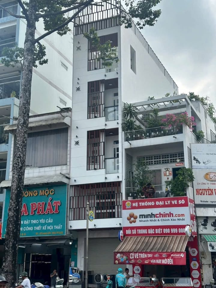 Nhà 2 mặt tiền Ngô Gia Tự, Quận 10 - Diện tích 73m² - Kinh doanh sầm uất!