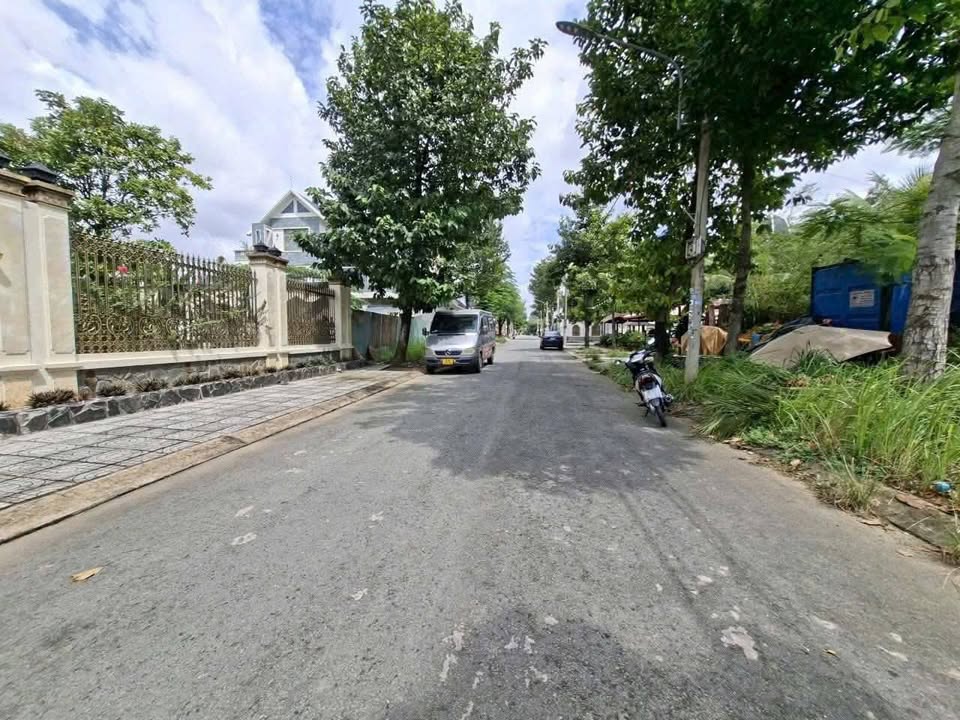 Đất biệt thự khu Bicosi Dĩ An 392m² giá 12.7 tỷ - Cơ hội đầu tư hấp dẫn!