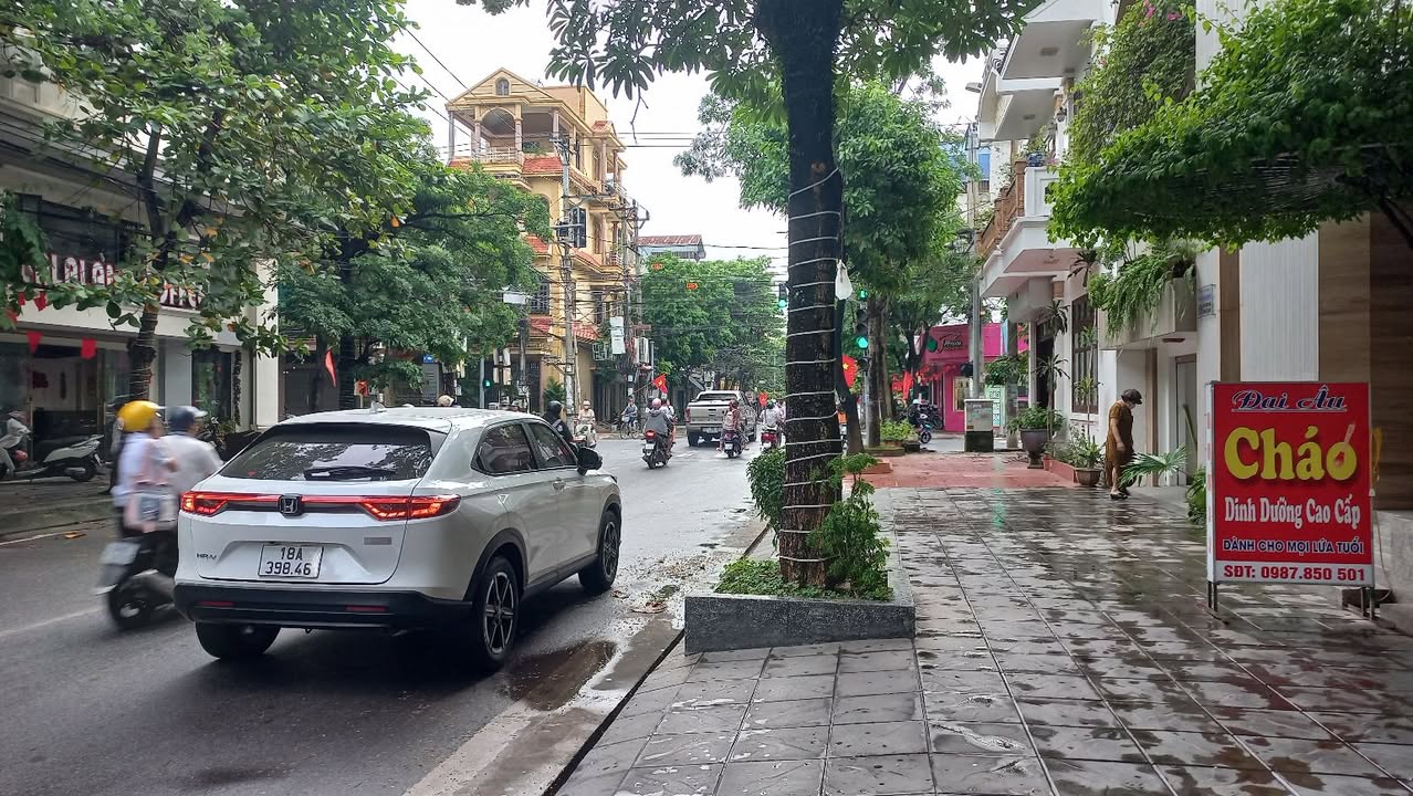 Nhà 4 tầng mặt đường Trần Thánh Tông 48m² - Vị trí trung tâm kinh doanh thuận lợi!