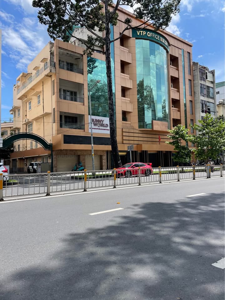 Cho thuê tòa nhà Trần Hưng Đạo Q1 160m² - Vị trí đắc địa, setup nhanh chóng!