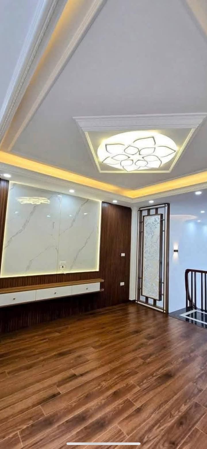 Nhà Liên Ninh Thanh Trì 37m² giá 4 tỷ - Thiết kế hiện đại, gần chợ và trường học!