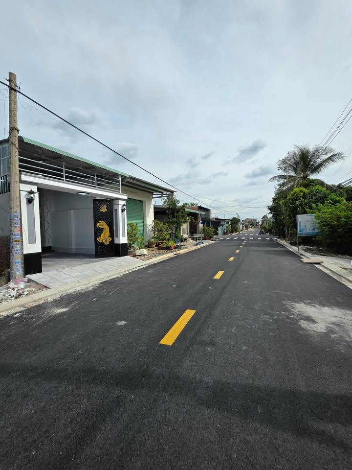 Nhà phố Long Hoa Tây Ninh 118m² giá 1.79 tỷ - Hoàn thiện mới, sổ đỏ chính chủ!