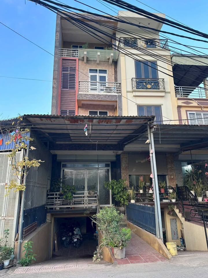 Nhà mặt đường Yên Nghĩa 50m² giá 11 tỷ - Kinh doanh sầm uất!