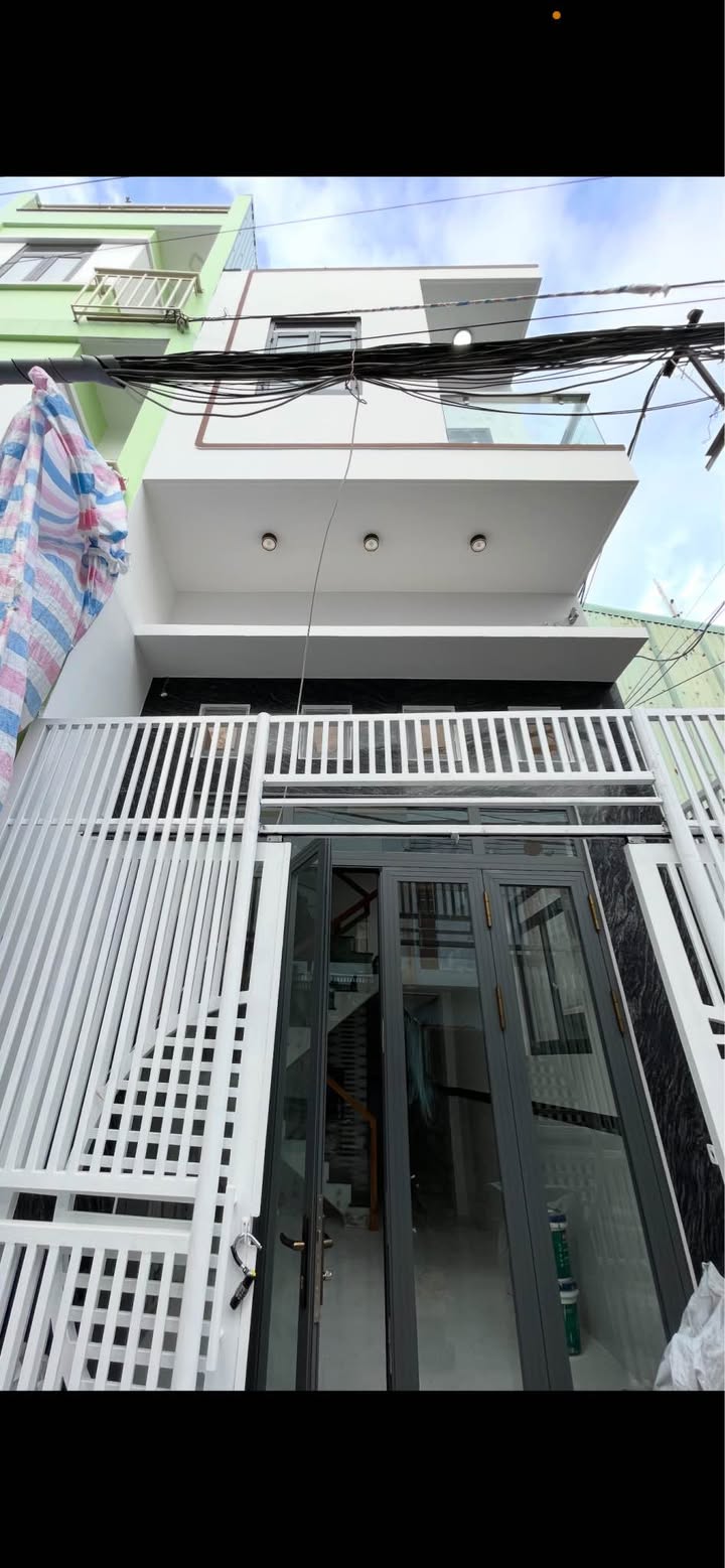 Nhà góc 2,5 tầng tại Quy Nhơn 33m² giá 2.95 tỷ - Gần chợ, trường học!