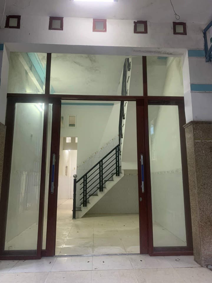 Bán nhà mặt tiền đường Lý Thái Tổ, phường Quang Trung, Quy Nhơn 42m² - Giá chỉ 2 tỷ!