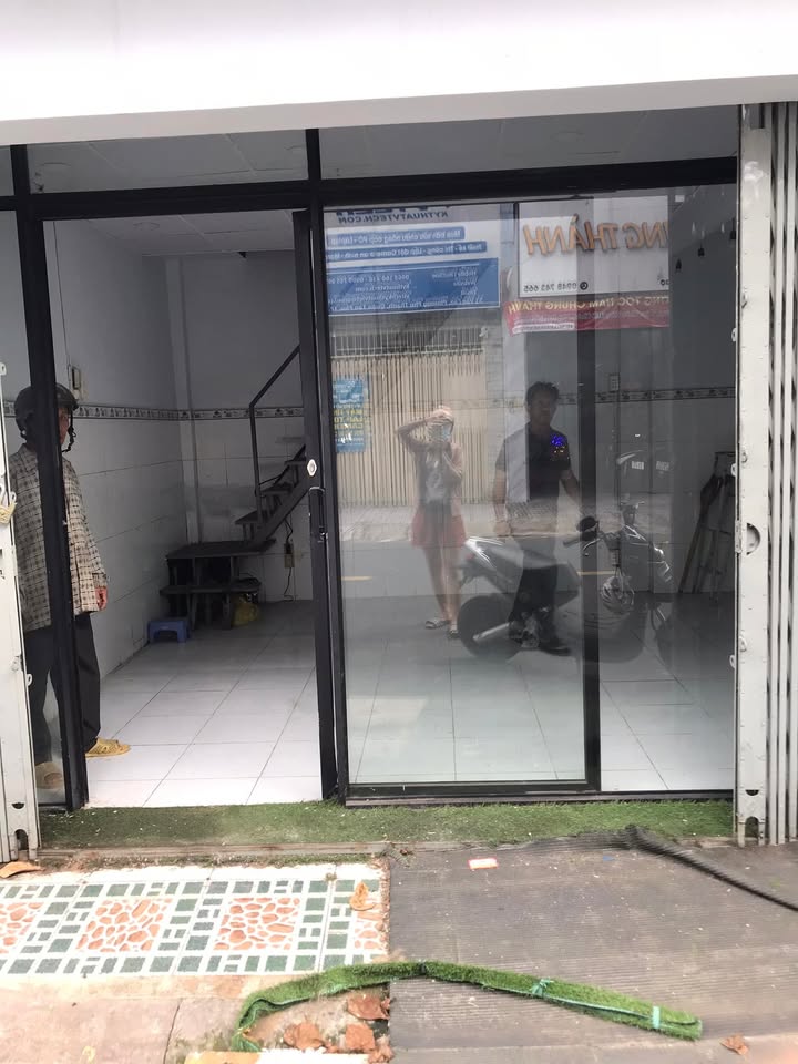 Nhà mặt tiền đường Văn Cao, quận Tân Phú 24m² giá 8 triệu - Cơ hội kinh doanh tuyệt vời!