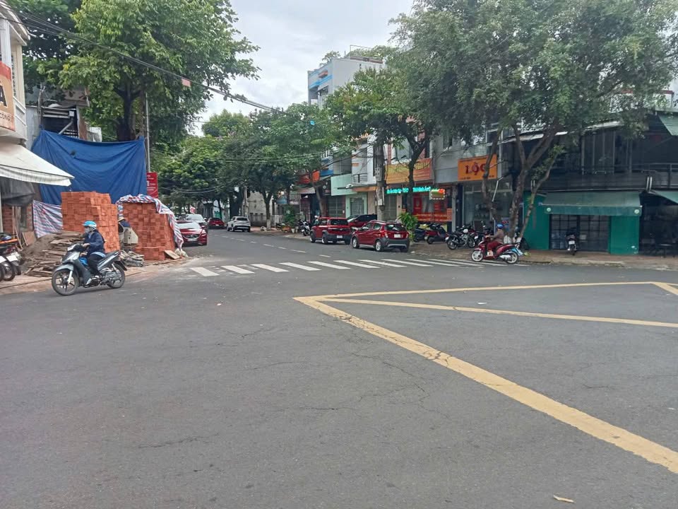 Nhà phố 4 tầng góc 2 mặt tiền đường Nguyễn Thị Minh Khai - Giá 10 tỷ - Kinh doanh thuận lợi!