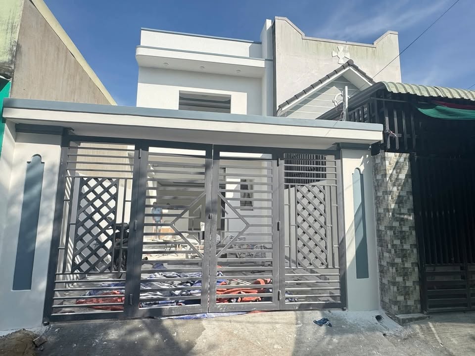 Nhà gác lửng 3 phòng ngủ Tân Định, Bến Cát 100m² giá 2.2 tỷ - Vị trí đẹp, thuận tiện đi lại!