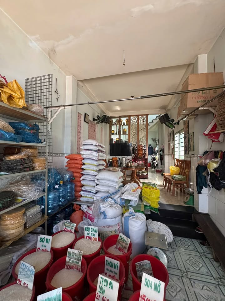 Nhà trệt lầu + 7 phòng trọ cho thuê xã Bà Điểm - Giá 9.3 tỷ, thu nhập cao!