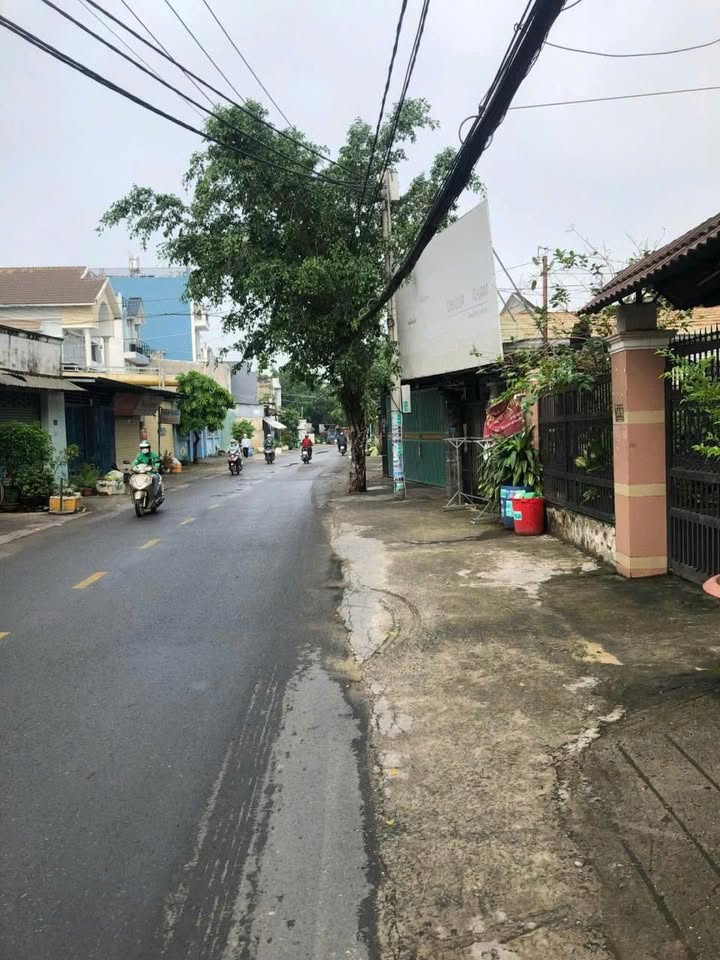 Nhà mặt tiền 62 Trần Văn Mười, Hóc Môn 250m² giá 14.2 tỷ - Phù hợp kinh doanh!