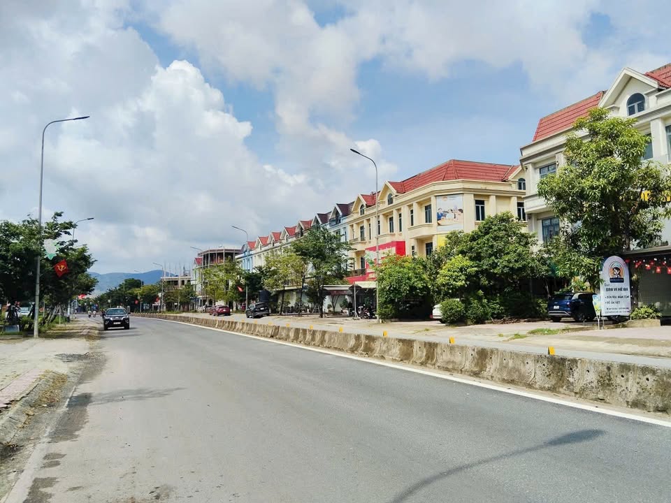 Nhà liền kề mặt tiền đường Việt Lào, phường Sông Trí, 124m² - Kinh doanh thuận lợi!