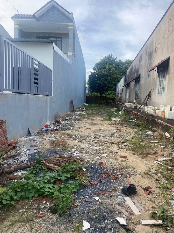 Đất nền mặt tiền khu phố 8A, phường Long Bình, 210m² giá 2.2 tỷ - Cơ hội đầu tư hấp dẫn!