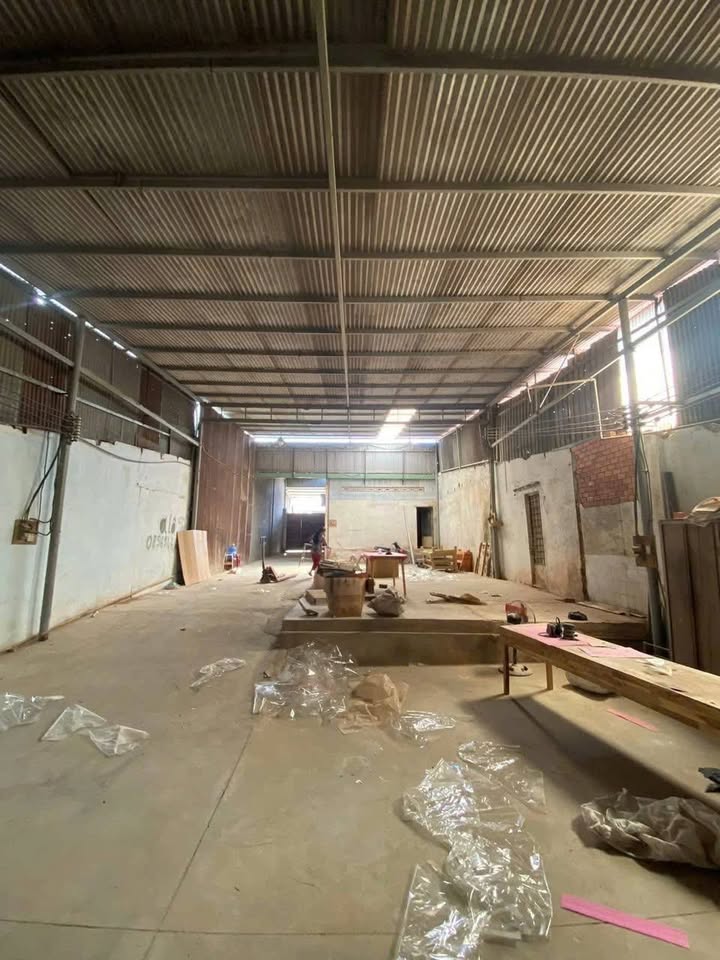 Cho thuê xưởng và nhà cấp 4 tại Tân Hòa, Đồng Nai 700m² - Mặt tiền lớn, kinh doanh thuận lợi!