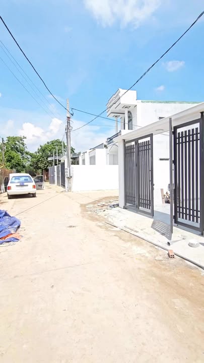Nhà phố Biên Hòa 100m² giá 2.1 tỷ - Sổ hồng riêng, thuận tiện mua bán!