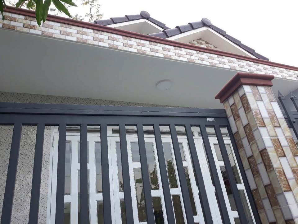 Nhà cấp 4 hẻm đường Làng Hoa Kiểng Bình Thủy 102m² giá 1.4 tỷ - Cơ hội đầu tư hấp dẫn!