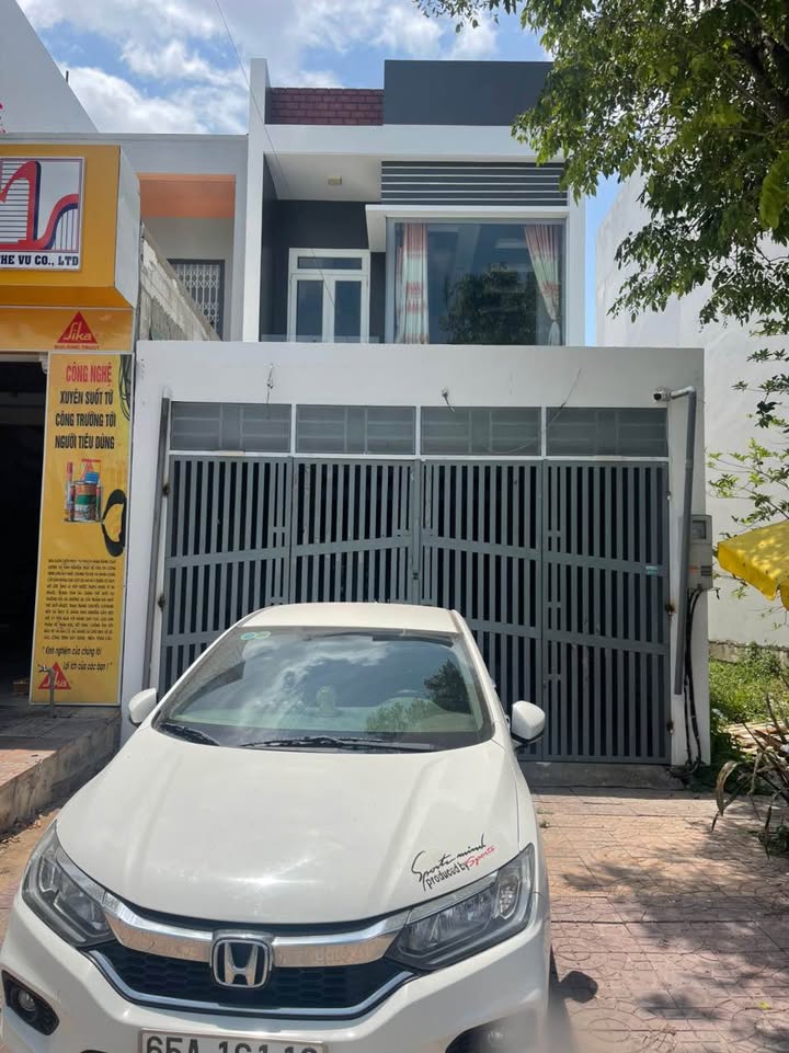 Bán nhà 1 trệt 1 lầu đường Nguyễn Văn Lưu, 120m² giá 6 tỷ - Sổ hồng hoàn công!