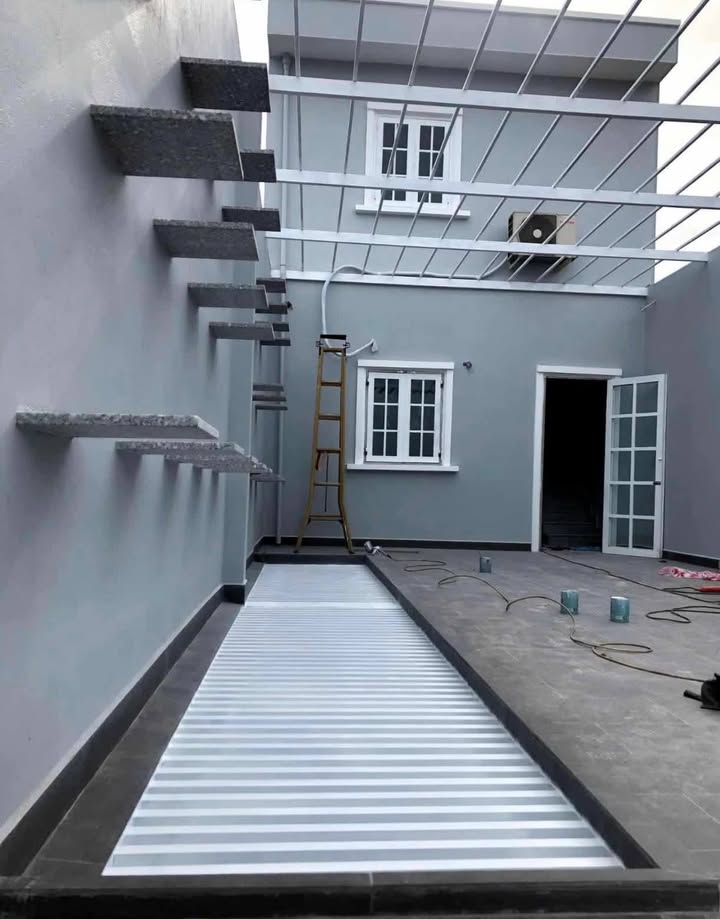 Nhà phố KDC Đường 10 Bến Lức 80m² giá 5.3 tỷ - Thiết kế hiện đại, thuận tiện kinh doanh!