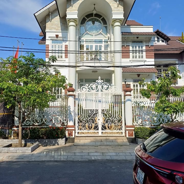 Biệt thự sân vườn tại Bình Trị Đông B, 698m² giá 36 tỷ - Sống đẳng cấp ngay hôm nay!