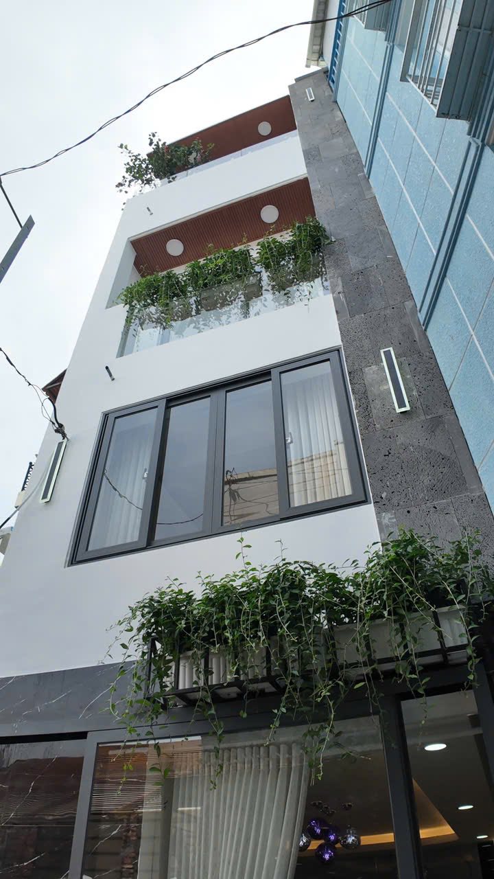 Nhà phố mặt tiền Duy Tân, Phú Nhuận 28m² giá 6.6 tỷ - Thiết kế hiện đại, sổ hồng riêng!