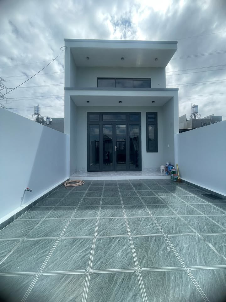 Nhà bán gần trường Đinh Tiên Hoàng, xã Bình Minh, 100m² - Giá 1.85 tỷ, sẵn sàng ở ngay!