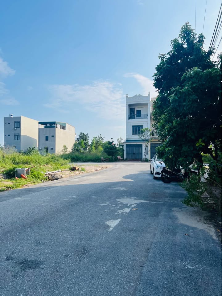 Đất phân lô Đồng Tâm Vĩnh Yên 100m² giá 2.7 tỷ - Đường rộng rãi, tiện ích đầy đủ!