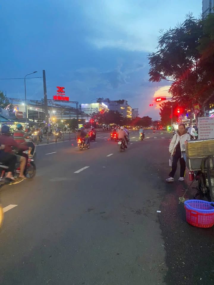 Nhà mặt tiền đường Lý Chiêu Hoàng, Quận 6, 94m² giá 17.2 tỷ - Cơ hội kinh doanh tuyệt vời!