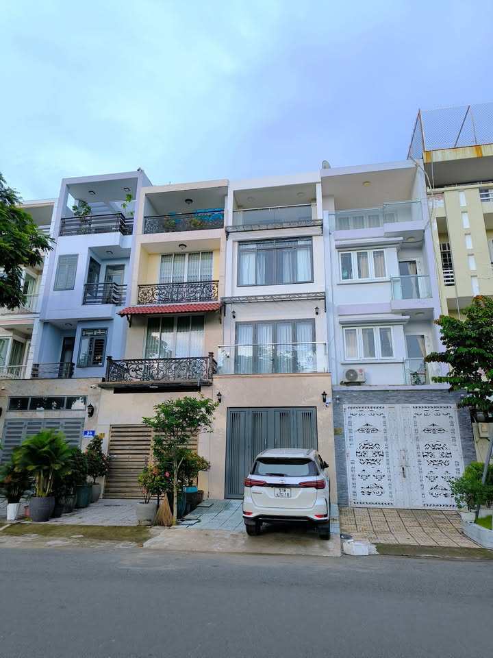 Nhà 4 tầng đường Số 28, Tân Quy Đông, 62m² giá 11.2 tỷ - Vị trí đẹp, khu dân cư cao cấp!