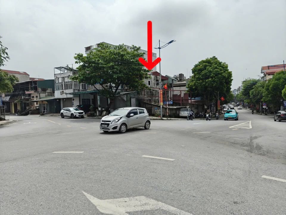 Nhà 3 tầng lô góc tại ngã tư Lê Công Thanh - Giá 4 tỷ hấp dẫn!