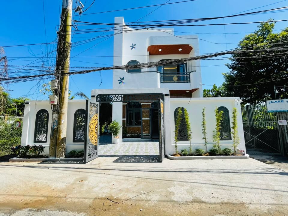 Nhà đẹp 180m² tại ấp Phước Lý, Long An giá 4 tỷ - Sẵn sàng vào ở ngay!