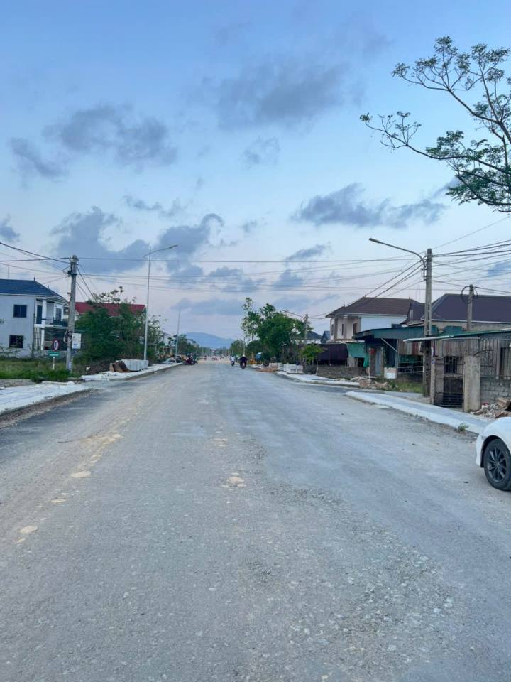 Nhà tạm KD đường Mai Thúc Loan TP Hà Tĩnh 258.9m² - Giá tốt không thể bỏ lỡ!