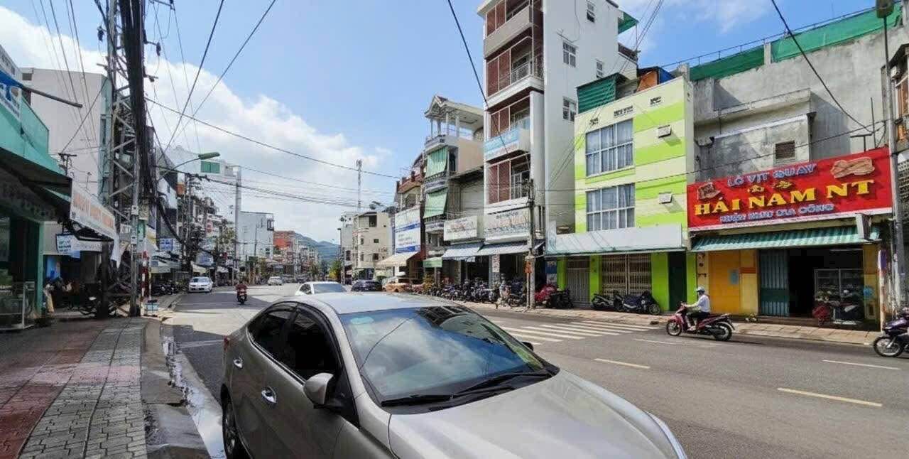 Nhà lầu đẹp Nha Trang 34.8m² giá 4.5 tỷ - Gần đường 2/4 chỉ 10m!