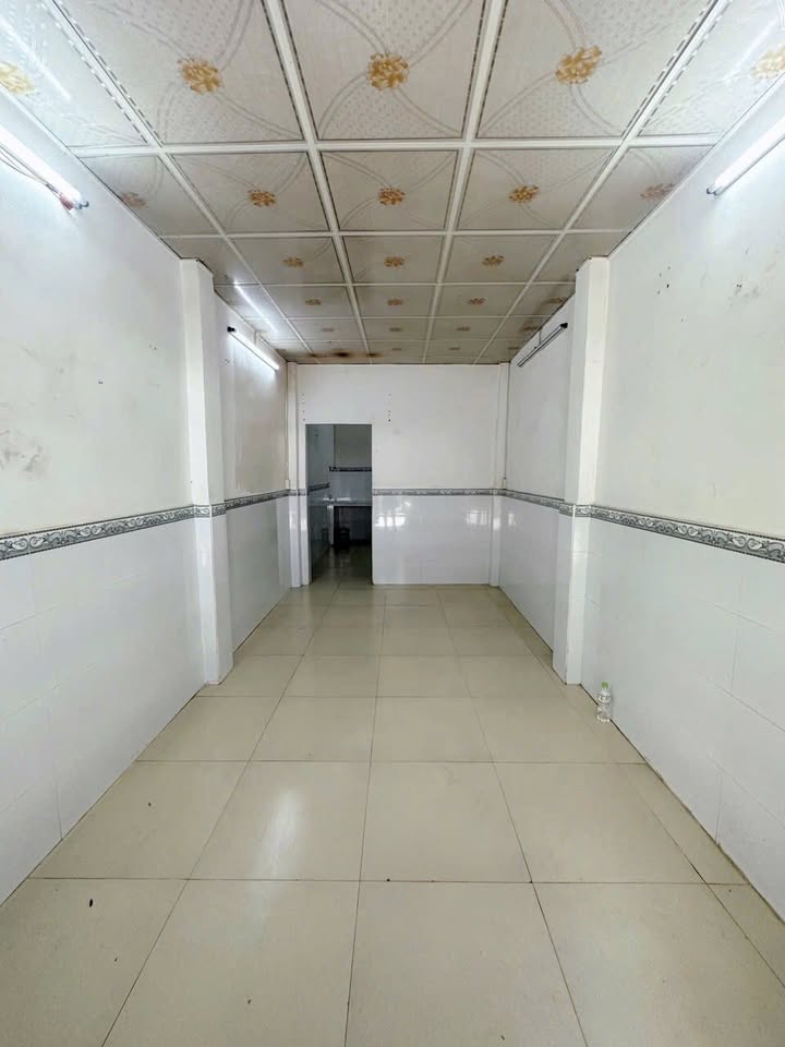 Nhà mặt tiền Phạm Văn Chí, Quận 6, 28m² giá 3.35 tỷ - Chính chủ bán gấp!