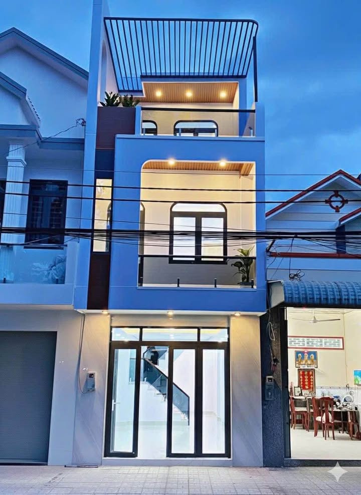 Bán nhà mặt tiền Nguyễn Tất Thành, Long Xuyên 56m² giá 3.8 tỷ - Phong thủy tốt, tiện kinh doanh!