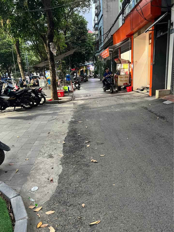 Nhà mặt phố Phúc Diễn 61m² giá 4 tỷ - Kinh doanh sầm uất, dòng tiền ổn định!