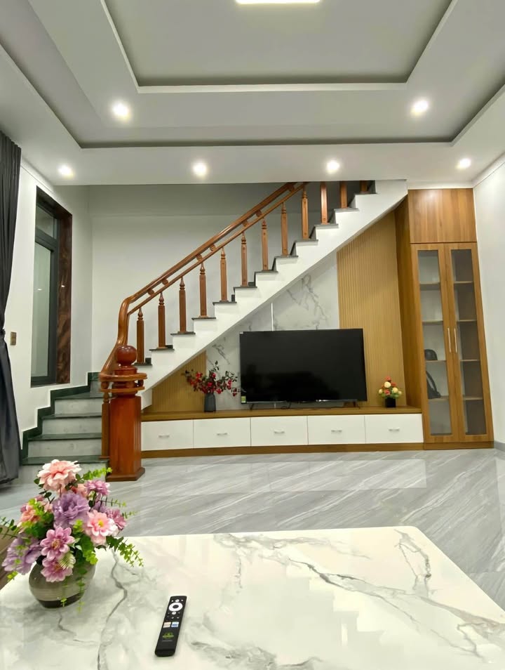 Nhà mặt tiền Mai Thị Lựu Buôn Ma Thuột 4 phòng ngủ - Full nội thất, tiện nghi