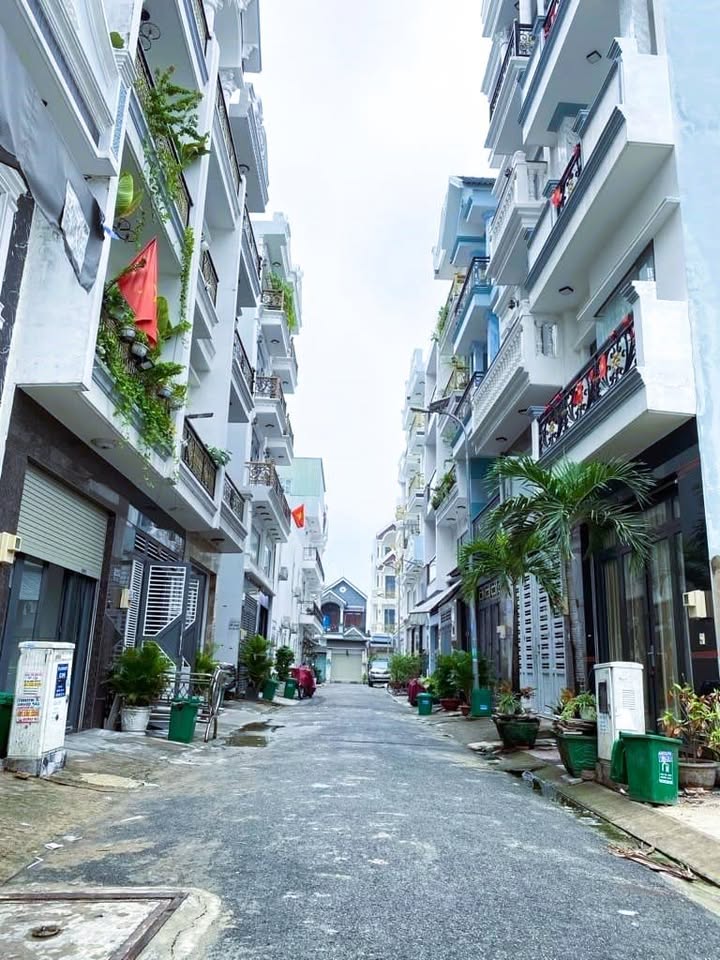 Biệt thự phố Bình Tân 54m² giá 7.15 tỷ - Sang trọng như resort tại gia!