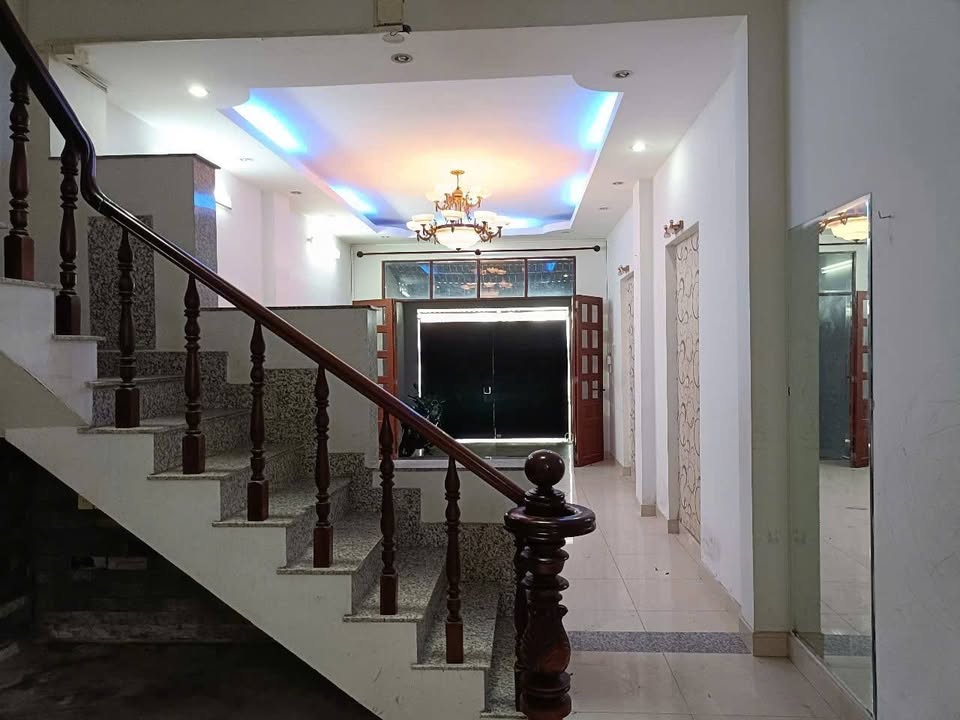 Nhà phố Tân Bình 82m² giá 6 tỷ - Sổ hồng chính chủ, gần chợ