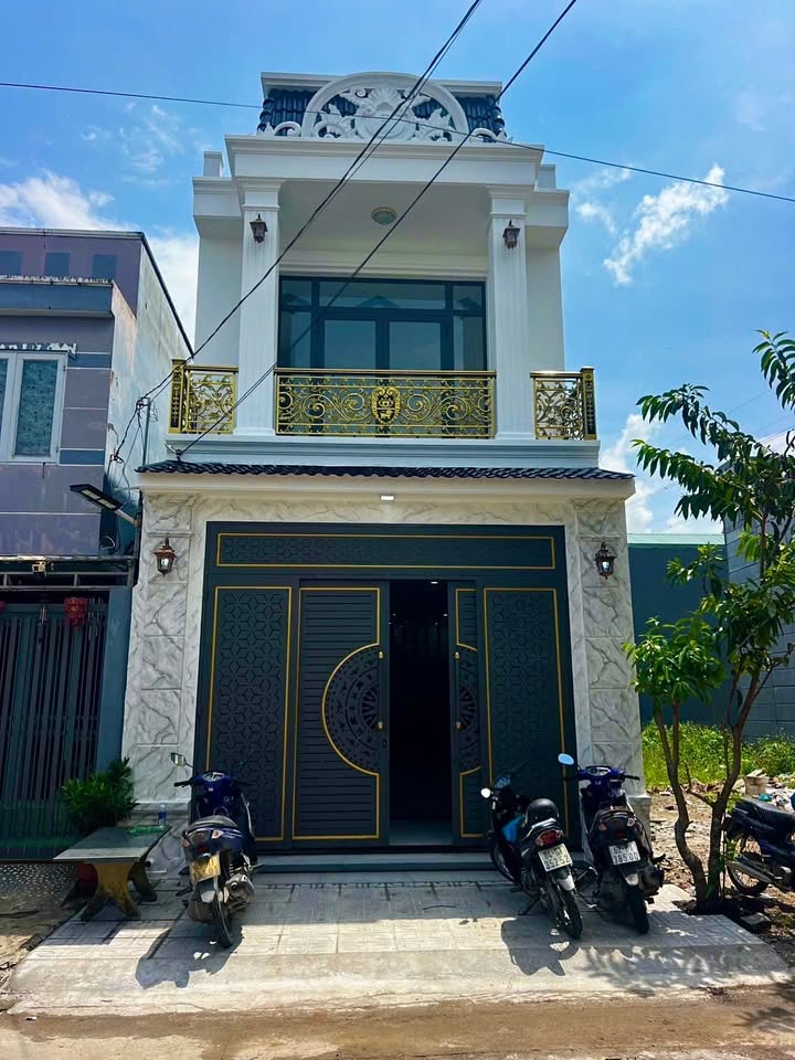 Nhà đẹp 2 tầng tại Mỹ Hạnh Nam, Đức Hòa, 92m² giá 2.9 tỷ - Sổ hồng riêng, gần chợ và trường học!