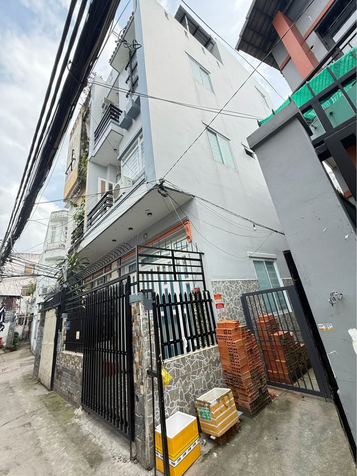 Nhà 4 tầng Phú Thuận Quận 7 giá 7 tỷ - Căn góc, hẻm thông rộng rãi!