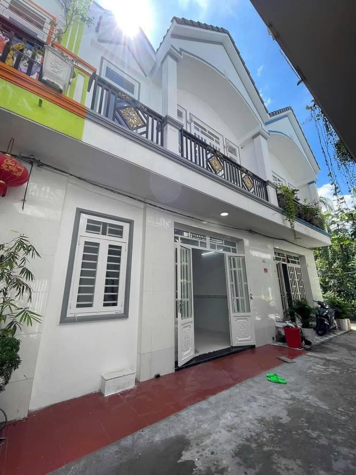 Nhà phố Cần Giuộc 84m² giá 1.45 tỷ - Vị trí thuận tiện, đầy đủ tiện ích!