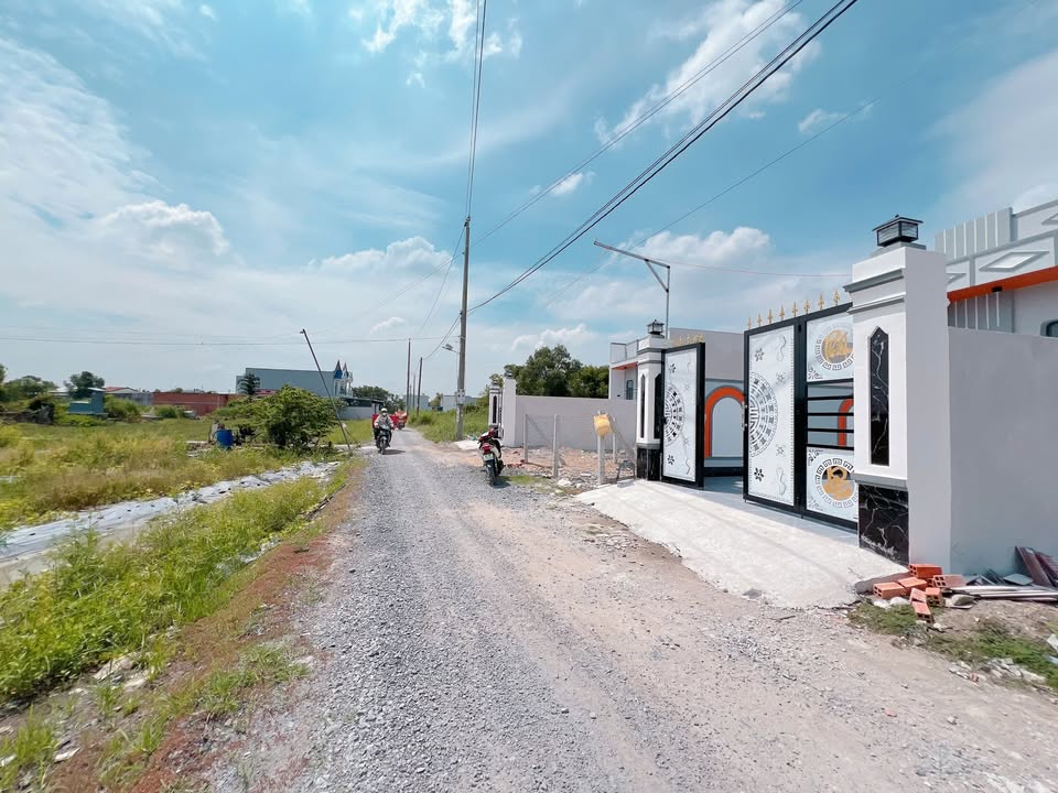 Đất Mặt Tiền Chùa Thiên Mụ, Mỹ Lộc, Cần Giuộc 120m² giá 2.1 tỷ - Pháp lý rõ ràng!