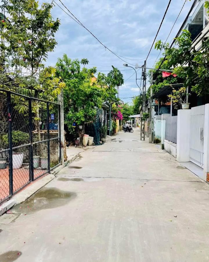 Đất kiệt ô tô Nguyễn Lộ Trạch 104m² giá 2 tỷ - Sổ đỏ chính chủ, đầu tư sinh lời!