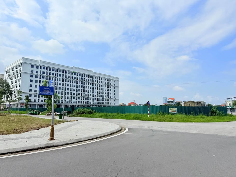 Đất kiệt ô tô Nguyễn Lộ Trạch 70m² giá thỏa thuận - Vị trí đắc địa, phong thủy đẹp!