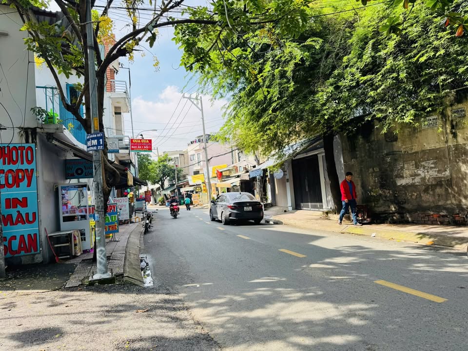 Bán lô góc 2 mặt tiền đường 22, Phước Long B, 117.9m² - Đang kinh doanh cà phê!